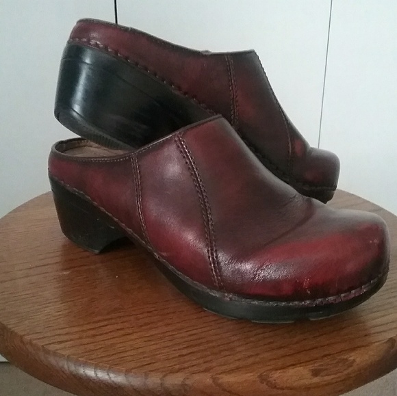 Dansko Burgundy Clogs/Mules Size 39 European Size Comfort Shoes USA Size 8.5-9 - Picture 1 of 7